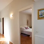 Gianina Apartment *